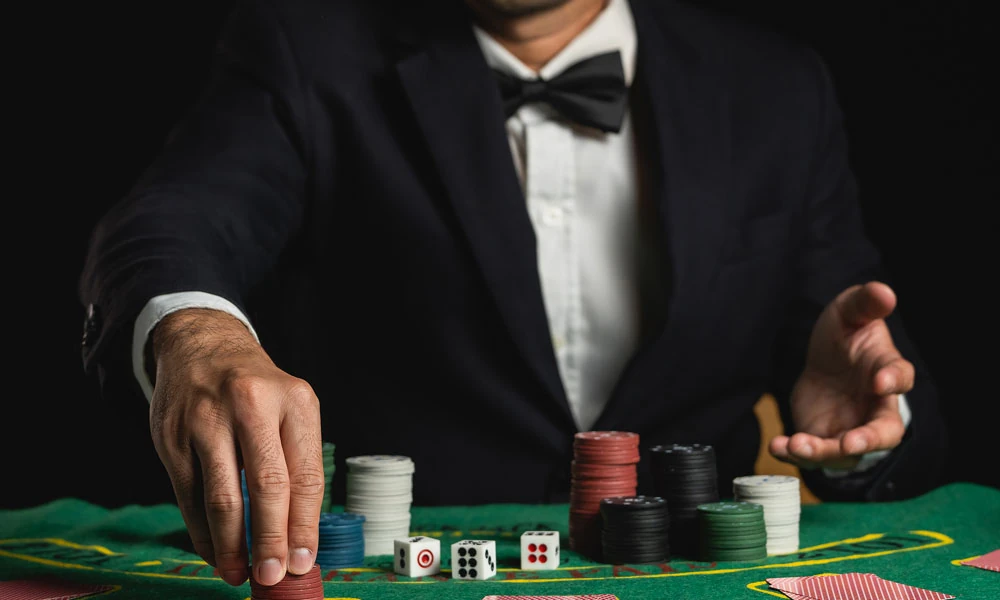 How do players find live BTC roulette streams with low latency?
